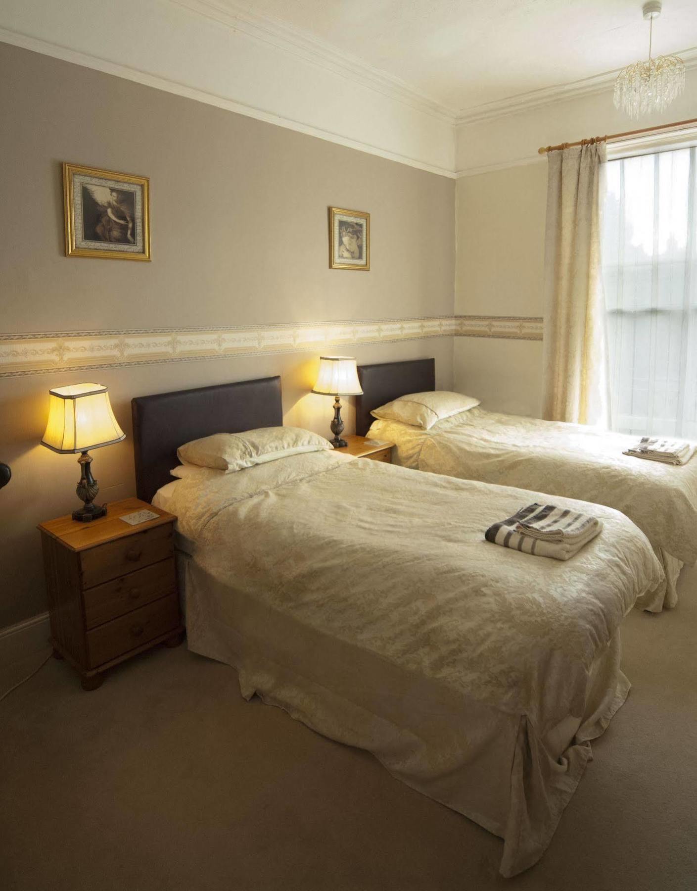 Hilbury Court Hotel Trowbridge Esterno foto