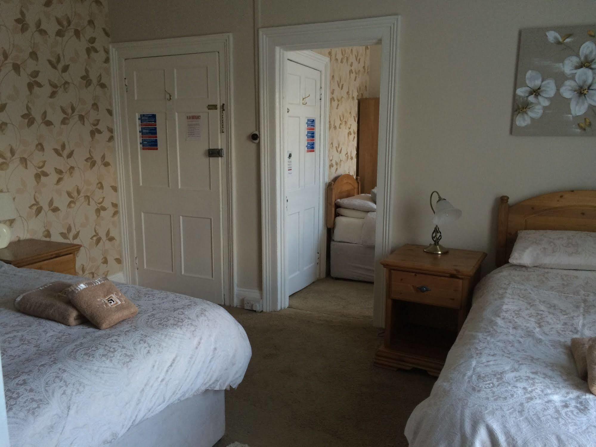 Hilbury Court Hotel Trowbridge Esterno foto