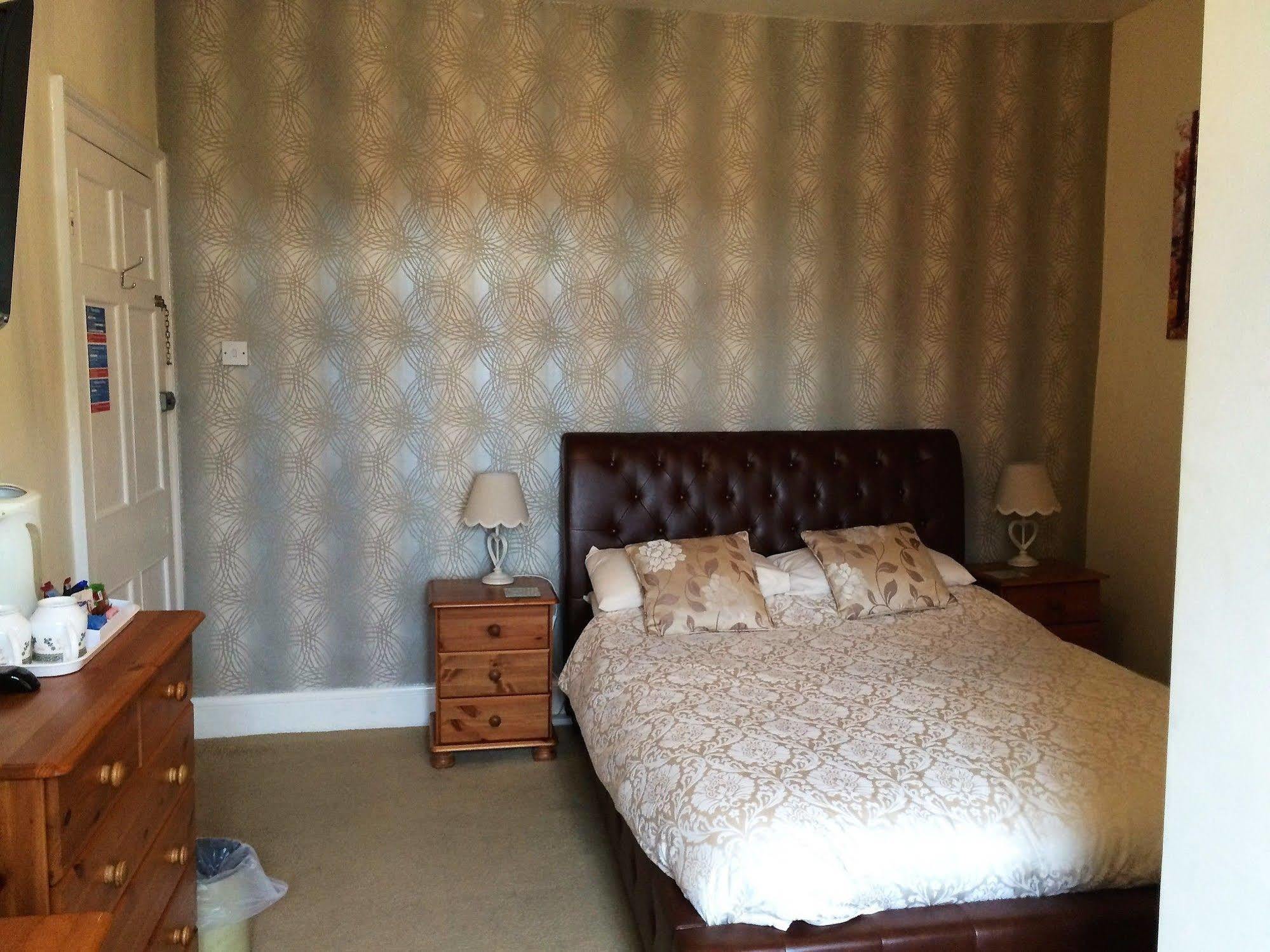 Hilbury Court Hotel Trowbridge Esterno foto