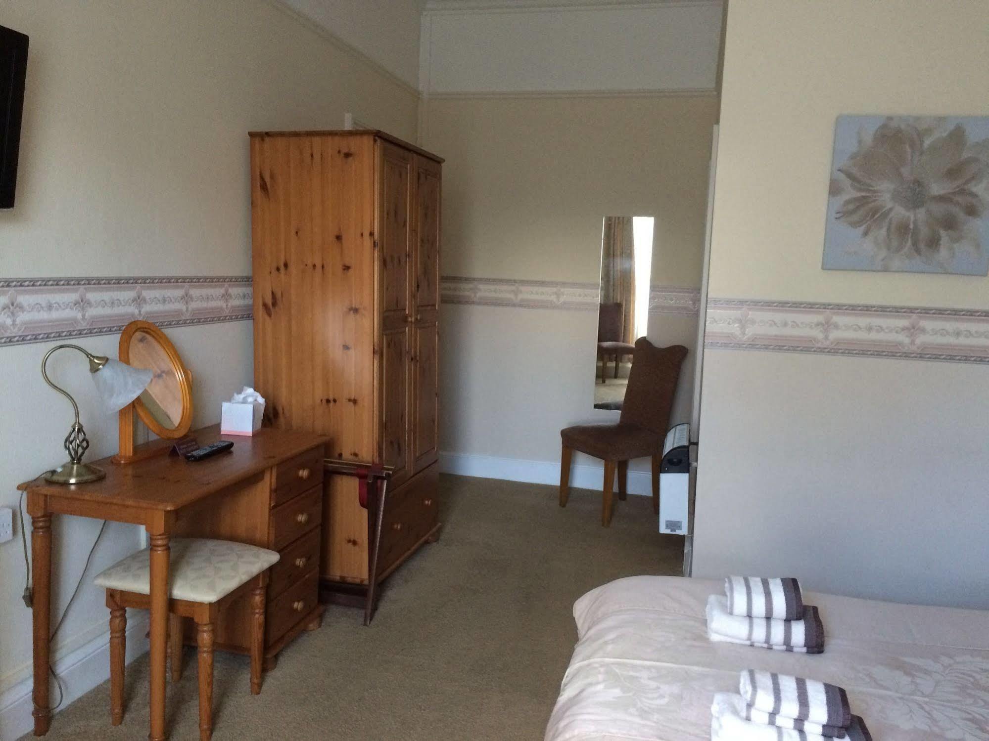 Hilbury Court Hotel Trowbridge Esterno foto