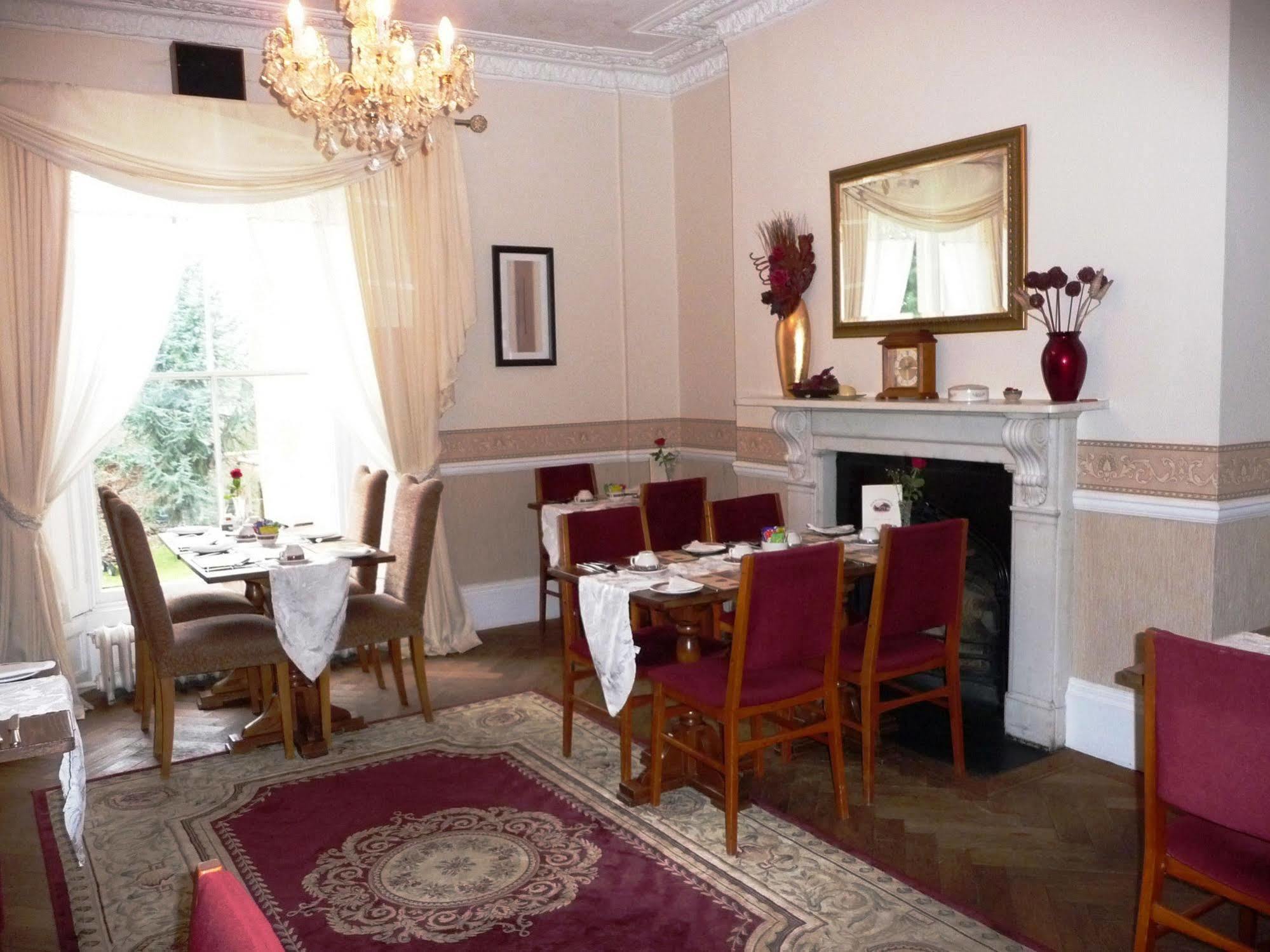 Hilbury Court Hotel Trowbridge Esterno foto